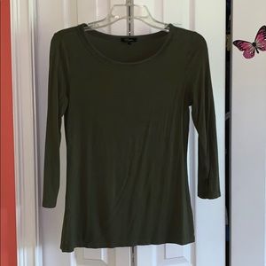 Mid-arm length long sleeve top